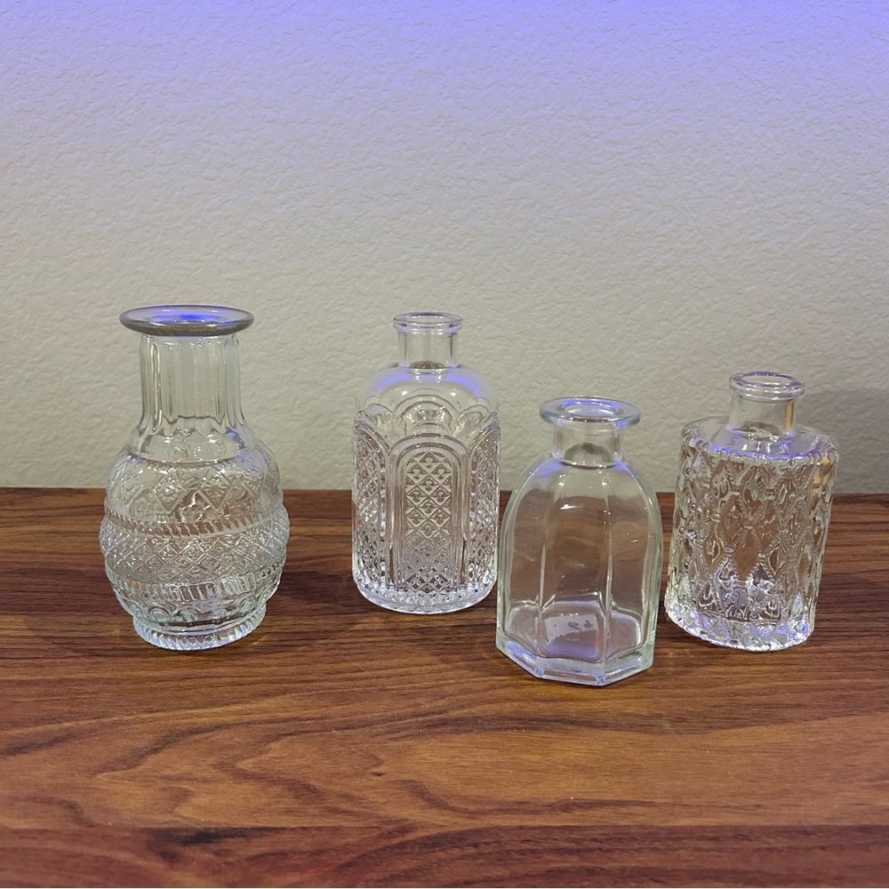 🔻🔻🔻Set of four bud vases